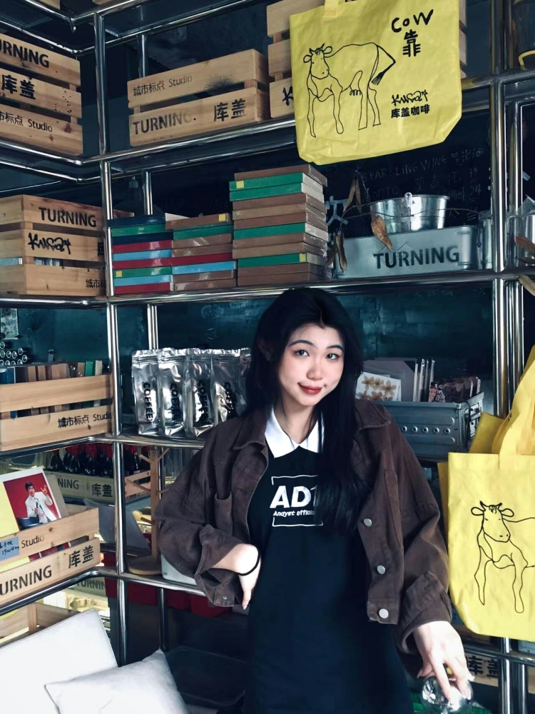 She.ni-湖南省·益阳市·赫山区-抖音,某红薯-本人舞蹈生,会唱歌,会跳舞,然后会拍照,会p图,会化妆,拍照技术自认为还可以,穿衣服也挺好看的