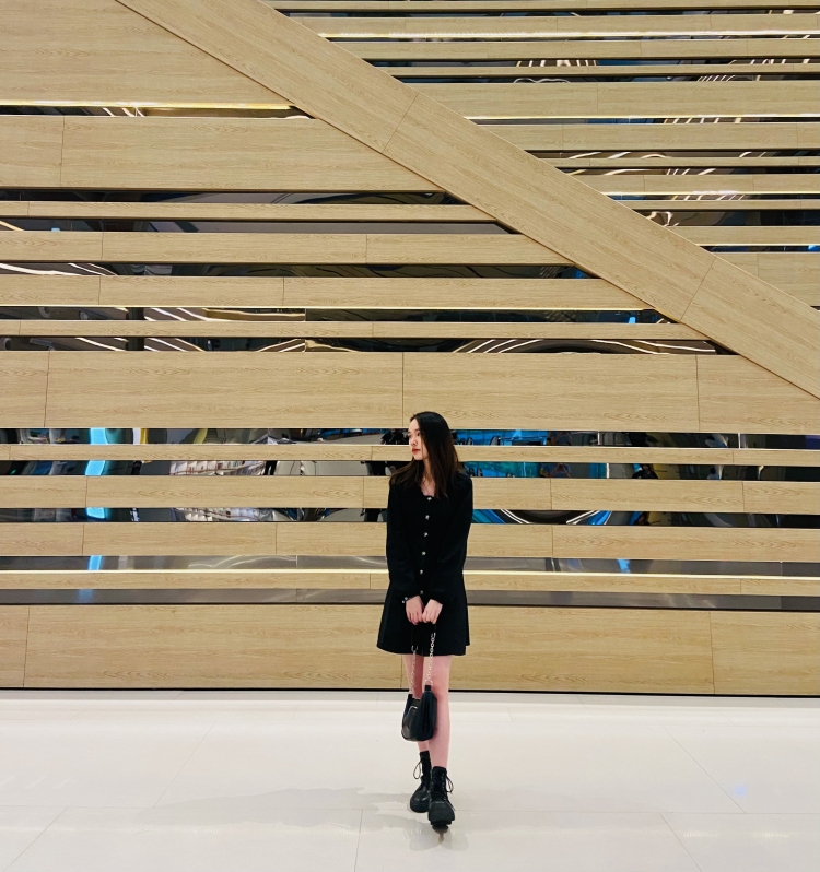 里拉-广东省·深圳市·宝安区--161cm45kg,会拍照会修图,服装饰品接拍(除内衣),价格可商量合理即可