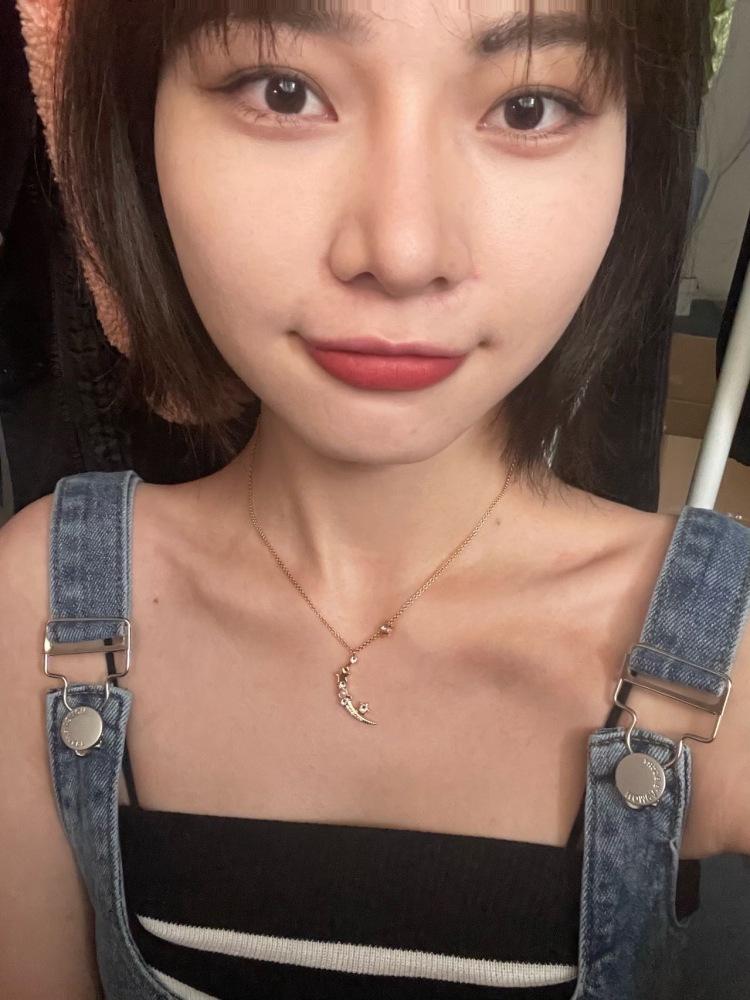Yu-广东省·东莞市·虎门镇--喜爱书法画画,从事美容行业,对护肤美妆和时尚有一定敏锐度,希望能通过参与种草开箱,买家秀,探店打卡类更好丰富提升自己