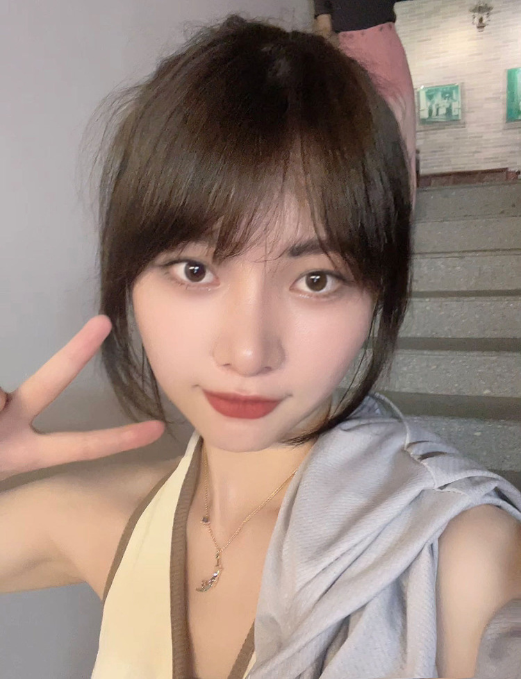 Yu-广东省·东莞市·虎门镇--喜爱书法画画,从事美容行业,对护肤美妆和时尚有一定敏锐度,希望能通过参与种草开箱,买家秀,探店打卡类更好丰富提升自己