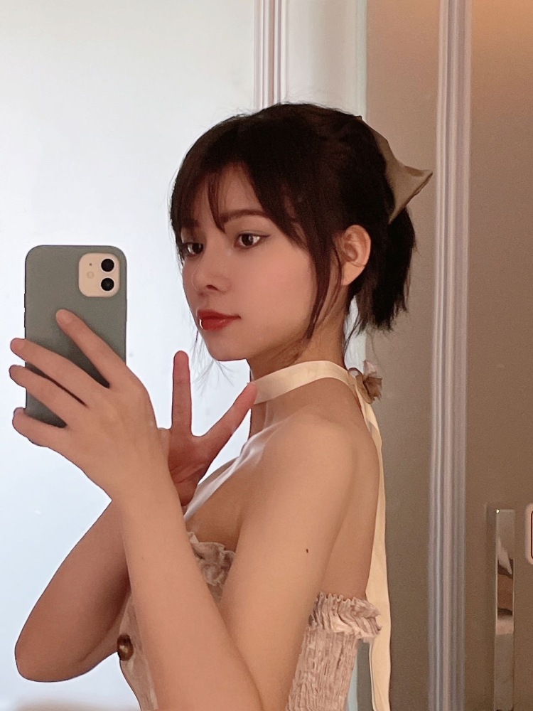 Yu-广东省·东莞市·虎门镇--喜爱书法画画,从事美容行业,对护肤美妆和时尚有一定敏锐度,希望能通过参与种草开箱,买家秀,探店打卡类更好丰富提升自己
