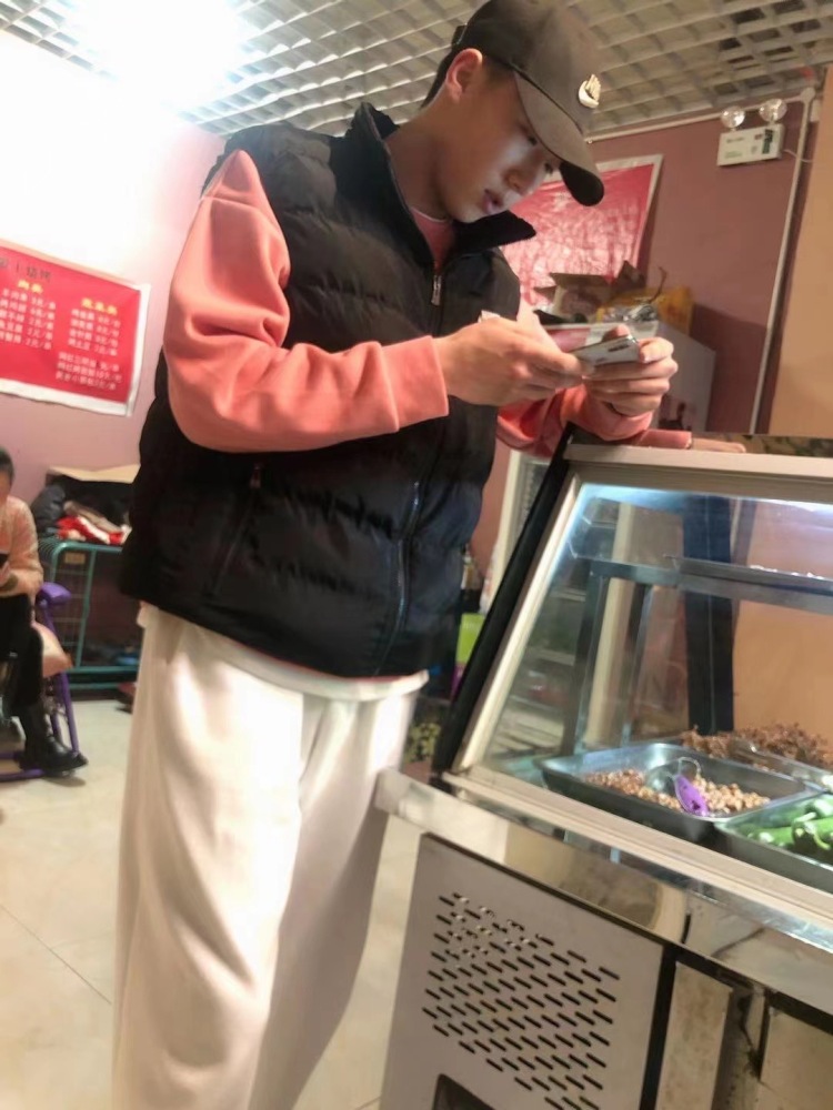 Wu-浙江省·绍兴市·越城区-抖音-178/70,5年武警,现在是拉丁舞老师,多种风格都可以尝试,做事认真