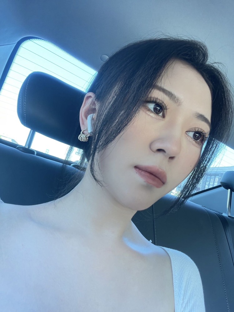 欢宝-四川省·成都市·金牛区--会化妆，会搭配，接买家秀，本人165 96，三围83.64.93。