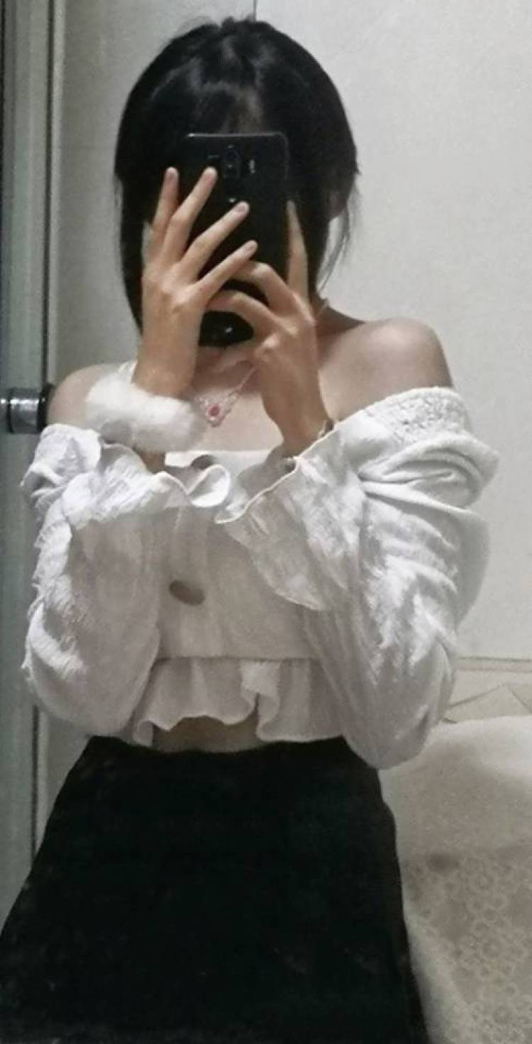 R & B-辽宁省·大连市·甘井子区--身高165 体重86
本人在校学生喜欢拍照📷
特长舞蹈美术,可接一些海报制作
可接一些买家秀 寄拍衣服,饰品,鞋子包包都可!