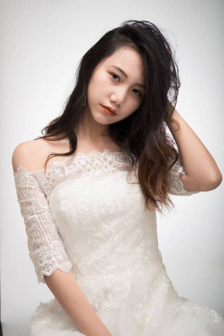 小蝦吉-广东省·广州市·白云区-抖音=INS>B站>某红薯-嗨我是虾吉，身高165，体重48kg。比较擅长平面拍摄、走秀跟cosplay，能自行妆造，短视频跟跳舞也都会一点。
接寄拍送拍，线下拍摄、走秀，开箱视频，短视频演员，局部模特(个人对自己的手跟腿挺有自