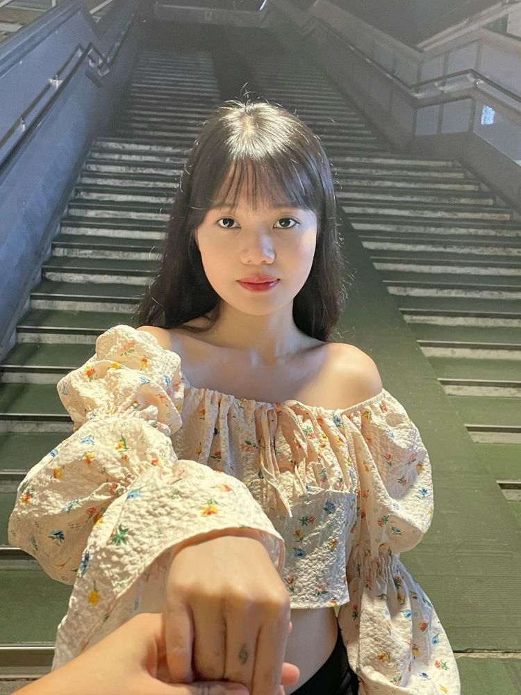 九千七-广西壮族自治区·南宁市·西乡塘区--大家好!我是菜菜喵
身高160体重82 喜欢拍照,目前求职寄拍模特,淘宝模特,模特,可长期合作,喜欢尝试各种风格,鞋子美瞳手饰头饰都可,会p图剪辑视频,可d我哦~
艺名:菜菜喵
身份:学生
年龄:1