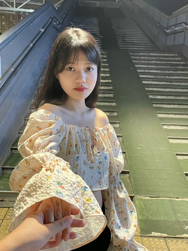 九千七-广西壮族自治区·南宁市·西乡塘区--大家好!我是菜菜喵
身高160体重82 喜欢拍照,目前求职寄拍模特,淘宝模特,模特,可长期合作,喜欢尝试各种风格,鞋子美瞳手饰头饰都可,会p图剪辑视频,可d我哦~
艺名:菜菜喵
身份:学生
年龄:1