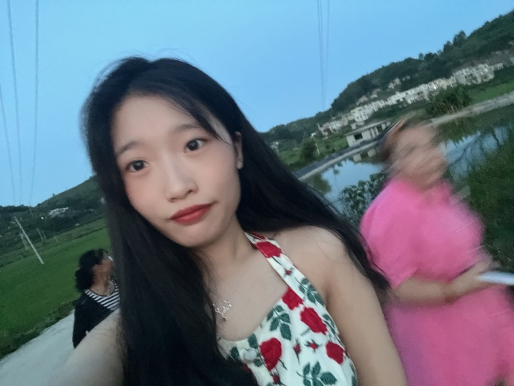 小雨转晴-浙江省·宁波市·宁海县-快手-身高165 体重103 可寄拍 不满意可重拍 拍到满意