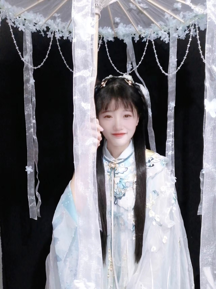 小雨转晴-浙江省·宁波市·宁海县-快手-身高165 体重103 可寄拍 不满意可重拍 拍到满意
