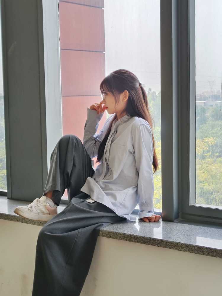 小漓子-广东省·佛山市·南海区--本人在网拍平台从事半年，长相偏日系，甜美清纯。身高163，体重92，接寄拍送拍。接受重拍，没有架子，希望商家可以看看我，谢谢！