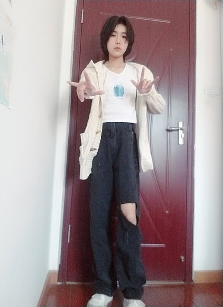 是佳不是嘉-湖北省·武汉市·蔡甸区--接买家秀，喜欢拍照，想做一个网拍模特。想赚钱靠自己做一个经济独立的小女生，会拍照会p图。