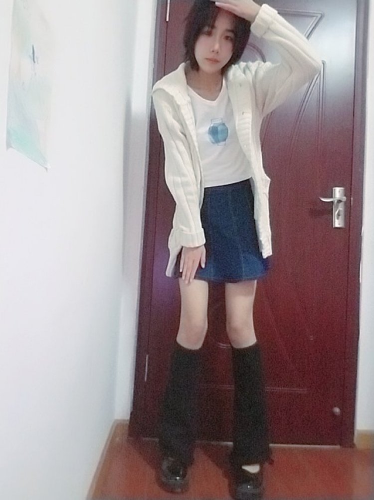 是佳不是嘉-湖北省·武汉市·蔡甸区--接买家秀，喜欢拍照，想做一个网拍模特。想赚钱靠自己做一个经济独立的小女生，会拍照会p图。