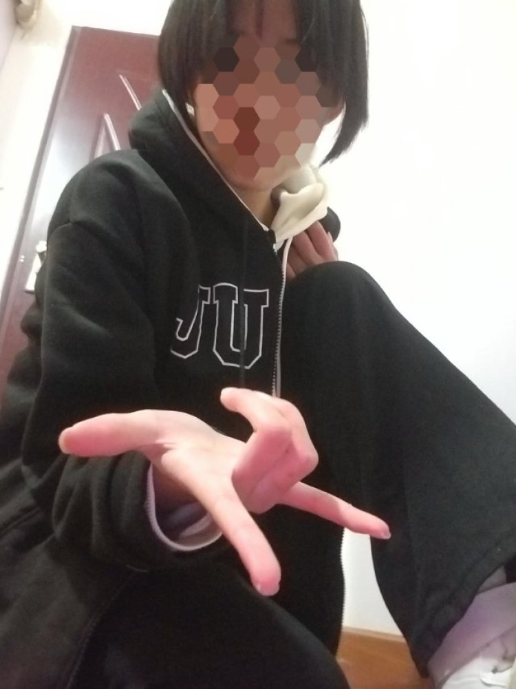 是佳不是嘉-湖北省·武汉市·蔡甸区--接买家秀，喜欢拍照，想做一个网拍模特。想赚钱靠自己做一个经济独立的小女生，会拍照会p图。