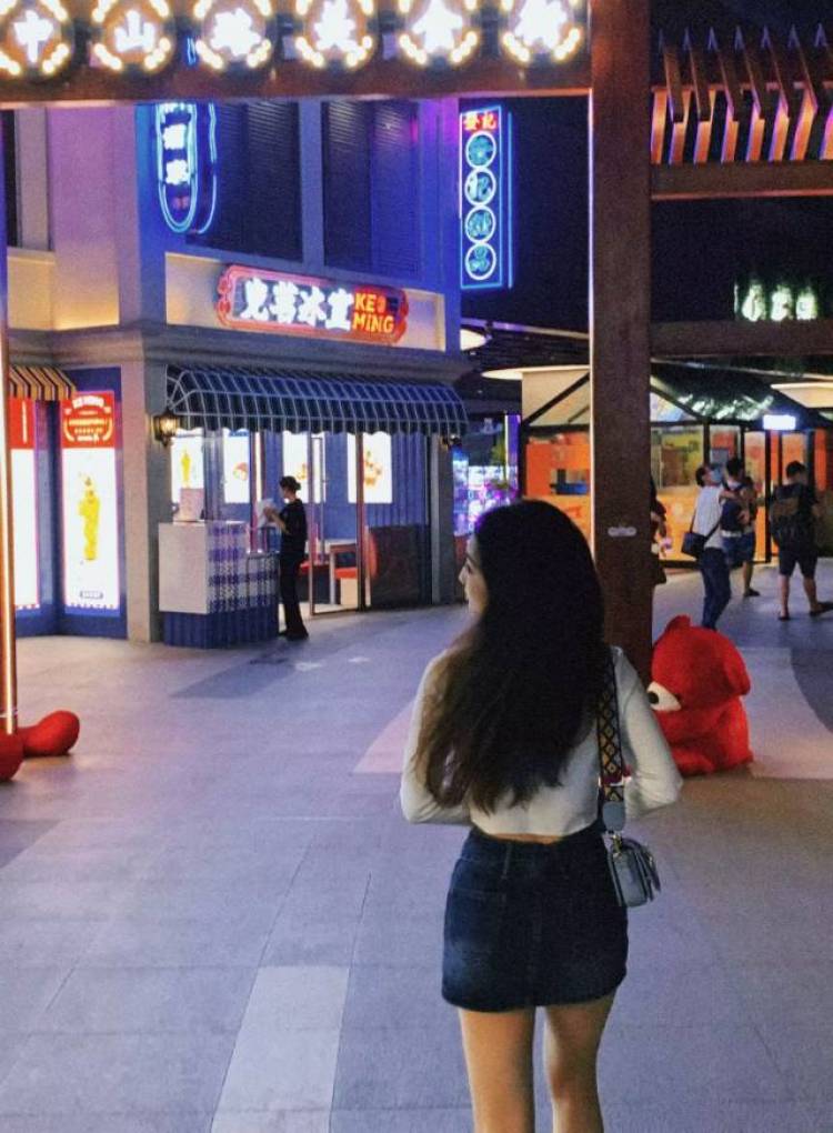 小芋圆-广西壮族自治区·南宁市·江南区--在校女大学生一枚  甜美风  可纯可御 可以尝试媒体运营  接寄拍（视频 照片都是）各种尝试学习