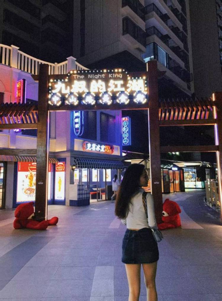小芋圆-广西壮族自治区·南宁市·江南区--在校女大学生一枚  甜美风  可纯可御 可以尝试媒体运营  接寄拍（视频 照片都是）各种尝试学习