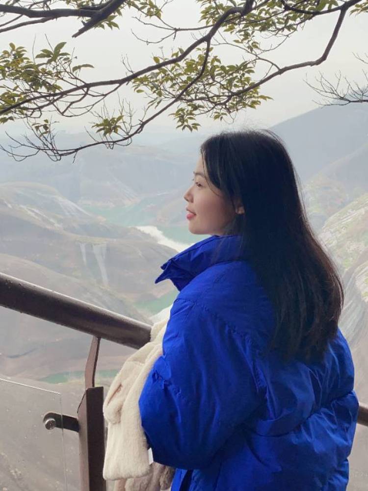Cindy🐬-重庆市·重庆市·万州区--美术生,可接寄拍,喜欢拍照,有很多作品,会修图,擅于拍摄角度