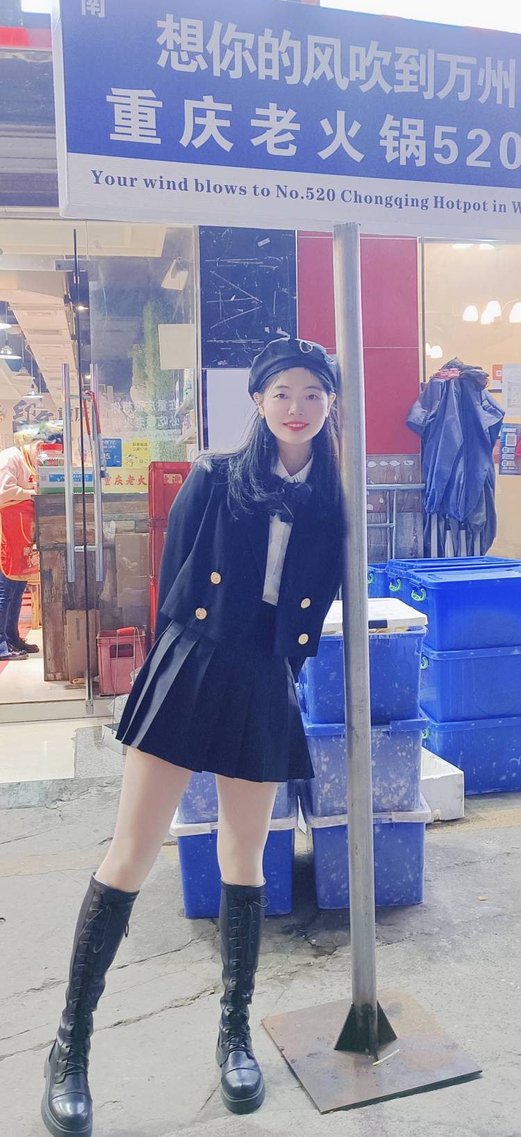Cindy🐬-重庆市·重庆市·万州区--美术生,可接寄拍,喜欢拍照,有很多作品,会修图,擅于拍摄角度