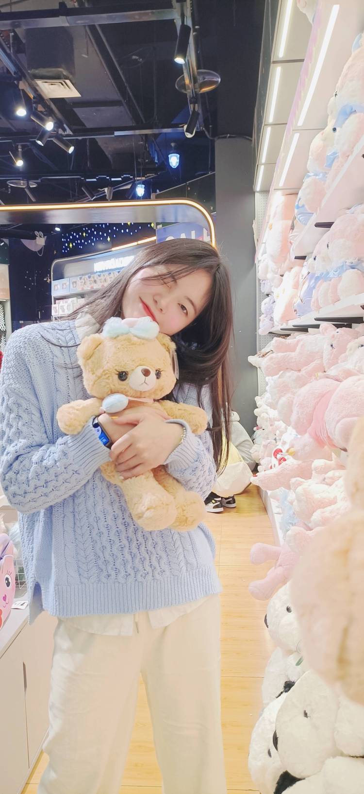 Cindy🐬-重庆市·重庆市·万州区--美术生,可接寄拍,喜欢拍照,有很多作品,会修图,擅于拍摄角度