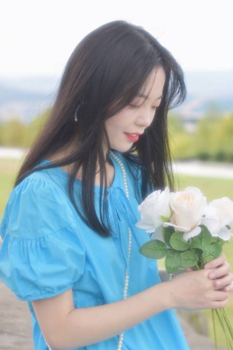 Cindy🐬-重庆市·重庆市·万州区--美术生,可接寄拍,喜欢拍照,有很多作品,会修图,擅于拍摄角度