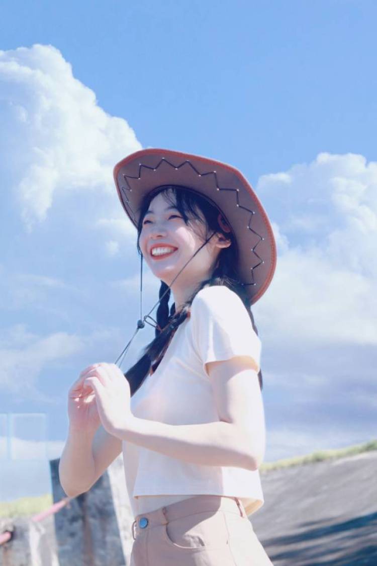 Cindy🐬-重庆市·重庆市·万州区--美术生,可接寄拍,喜欢拍照,有很多作品,会修图,擅于拍摄角度