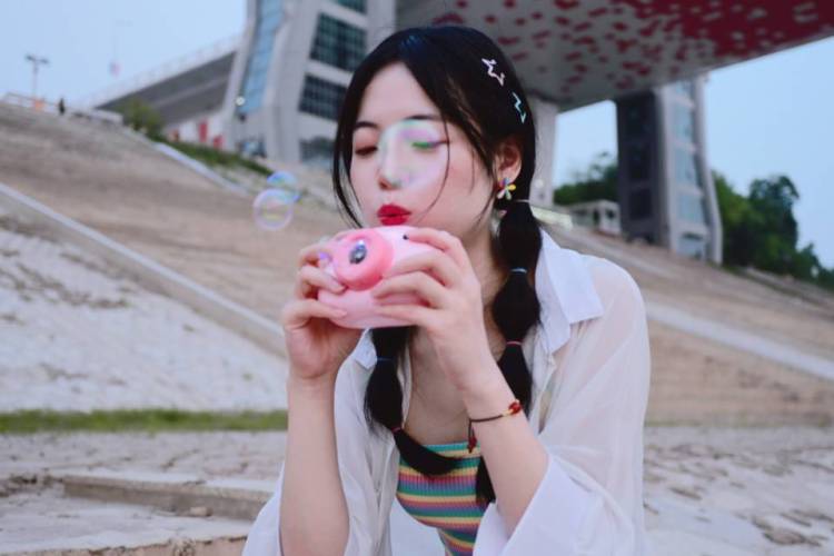 Cindy🐬-重庆市·重庆市·万州区--美术生,可接寄拍,喜欢拍照,有很多作品,会修图,擅于拍摄角度