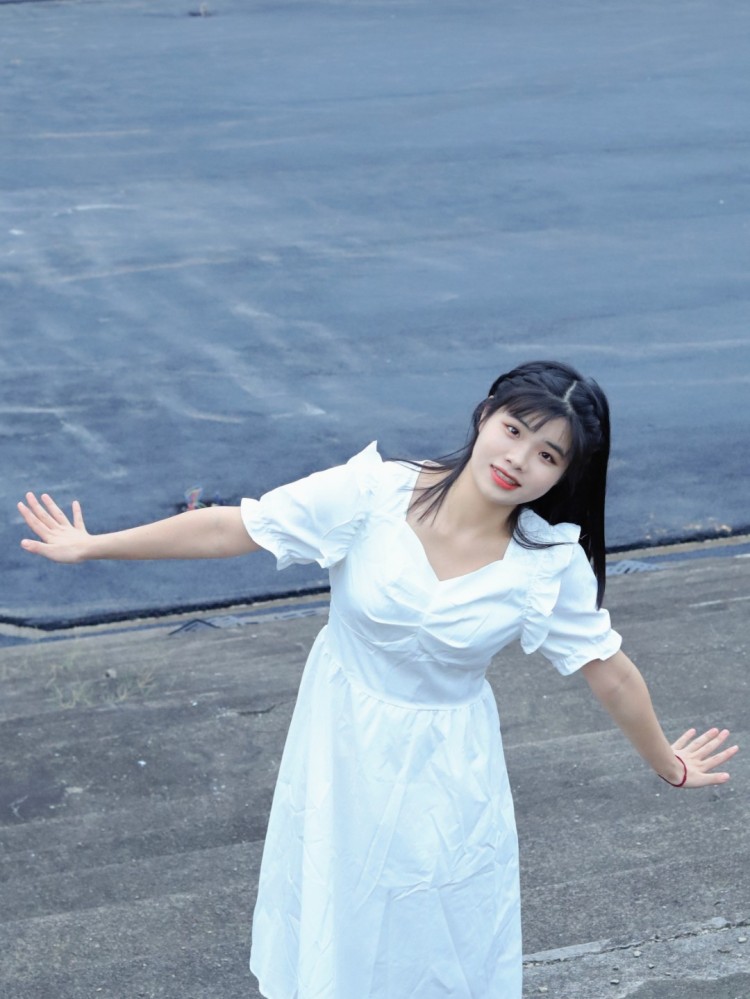 闲乘月-广西壮族自治区·桂林市·七星区--00后学生党素人想兼职,会拍照📸,会发小红薯🍠,想接单。