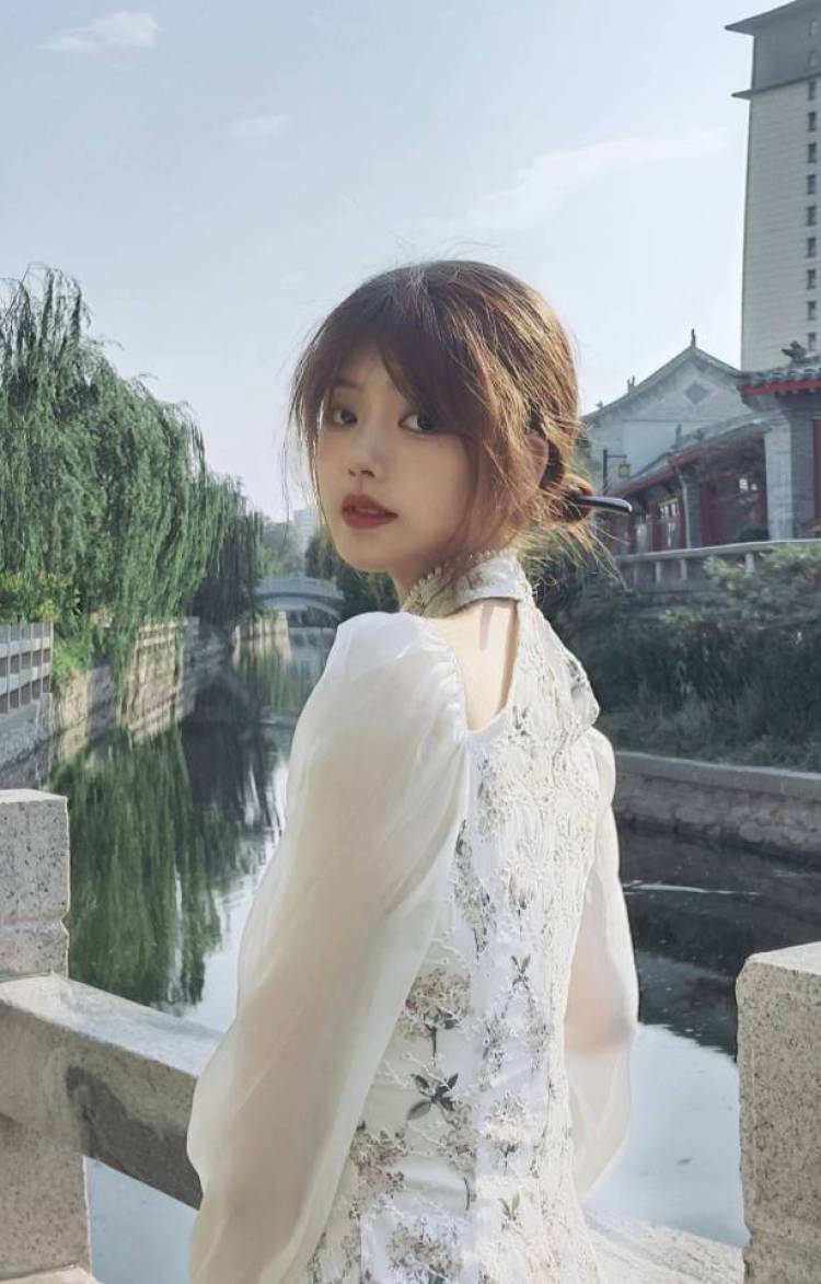 少7亿点-河南省·商丘市·梁园区-抖音，快手-擅长拍照跳舞 p图  身材好颜值高 接寄拍 赠拍 买家秀 短视频带货 某音流量高可进行视频带货