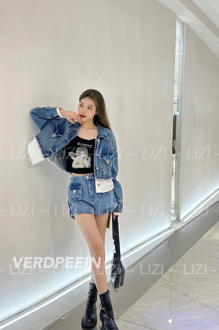 久-广东省·深圳市·南山区-某音某书-只_约服装寄拍,甜酷_小清新_女人味都🉑驾驭,或看作品风格搭的服装都🉑撩
(相互信任的来)建议配套给我哦,需要自己搭配的费用另算
费用商谈_