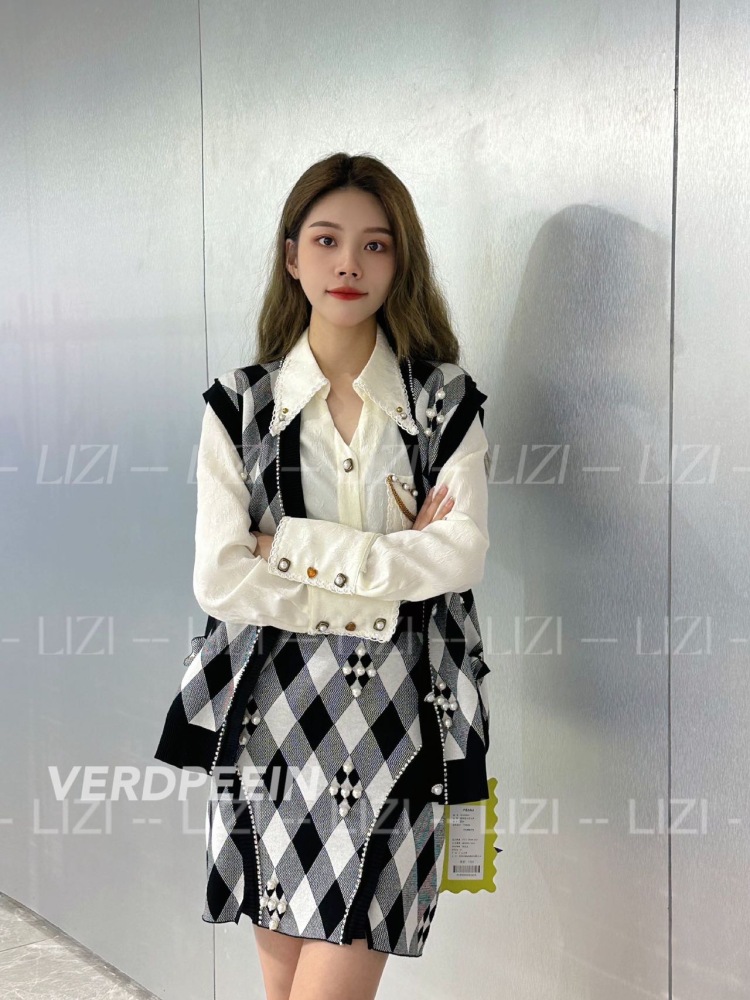 久-广东省·深圳市·南山区-某音某书-只_约服装寄拍,甜酷_小清新_女人味都🉑驾驭,或看作品风格搭的服装都🉑撩
(相互信任的来)建议配套给我哦,需要自己搭配的费用另算
费用商谈_