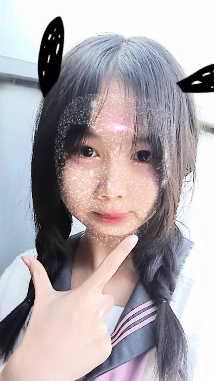 ID。-广西壮族自治区·贵港市·桂平市-快手,抖音-主要拍日常的衣服,jk,lo裙子鞋子等等不限,快来找我合作叭