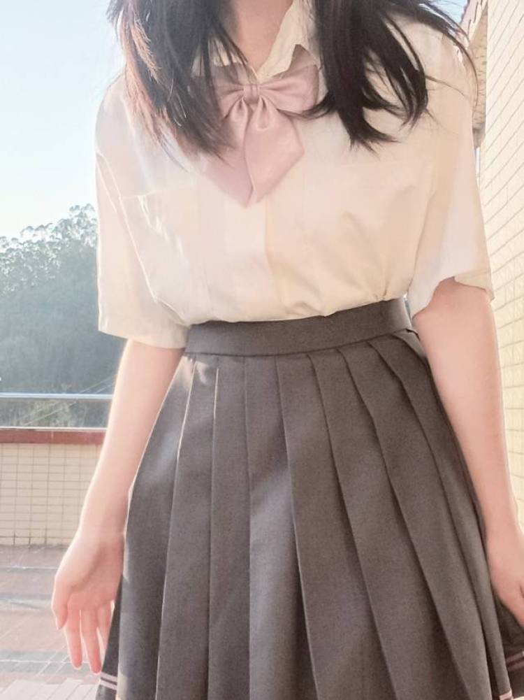 ID。-广西壮族自治区·贵港市·桂平市-快手,抖音-主要拍日常的衣服,jk,lo裙子鞋子等等不限,快来找我合作叭