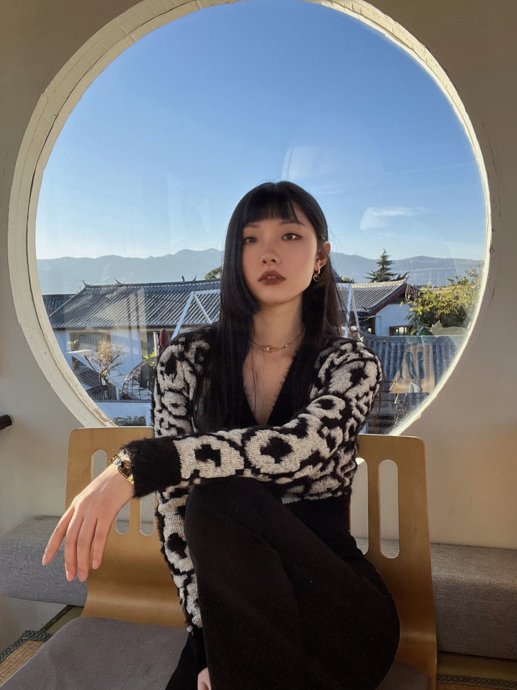 树上的猫-广东省·深圳市·福田区-抖音-身高160，体重92，可接寄拍服装饰品单，可对镜可室外，有微单，会摄影会修图