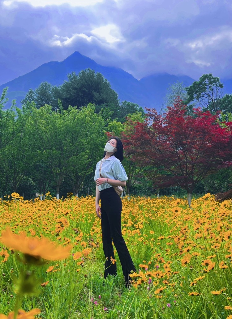 🦋ZUE🦋-四川省·成都市·青羊区--彩妝多變、穿搭風格多變、喜歡拍照,商家趕緊與我合作,寄拍,給照片修圖自己包辦