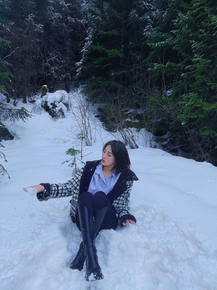 🦋ZUE🦋-四川省·成都市·青羊区--彩妝多變、穿搭風格多變、喜歡拍照,商家趕緊與我合作,寄拍,給照片修圖自己包辦