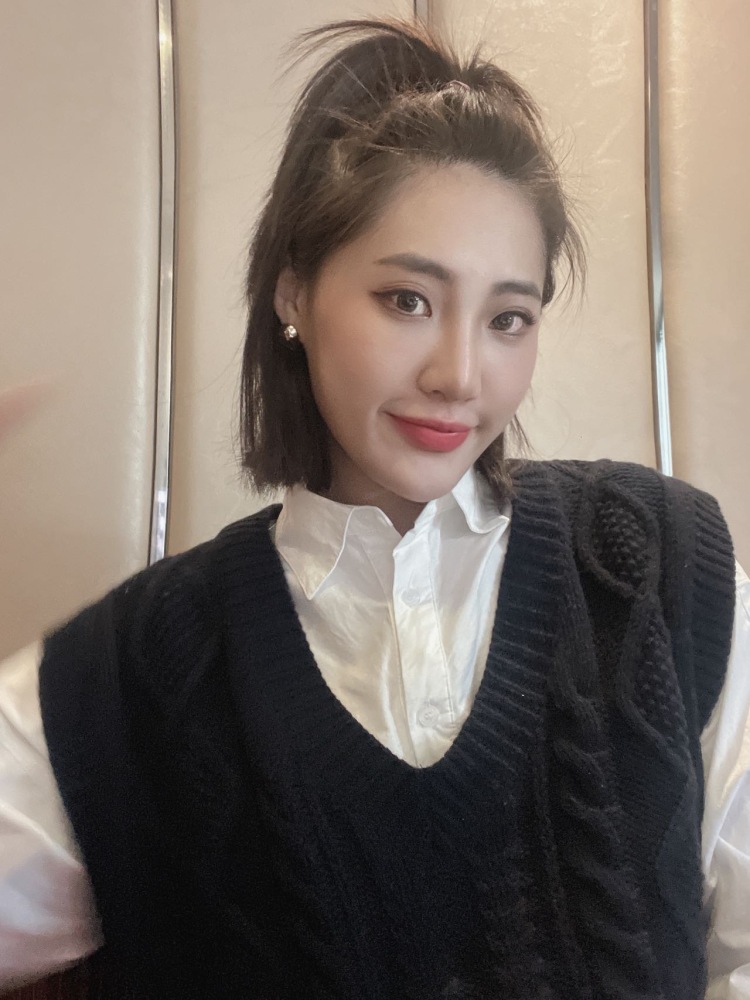 🦋ZUE🦋-四川省·成都市·青羊区--彩妝多變、穿搭風格多變、喜歡拍照,商家趕緊與我合作,寄拍,給照片修圖自己包辦