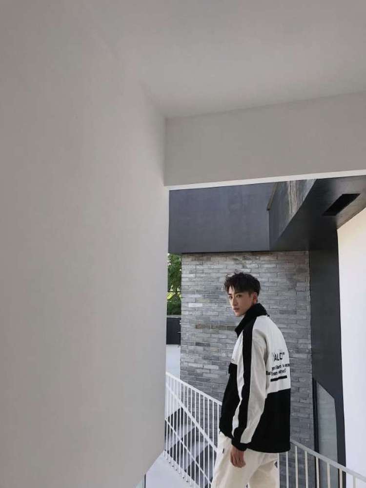 渡-宁夏回族自治区·银川市·兴庆区--专业模特 服装表演专业毕业 可驾驭多重服装风格 闲暇时间想找个长期的的 产品潮流 个性的品牌方合作