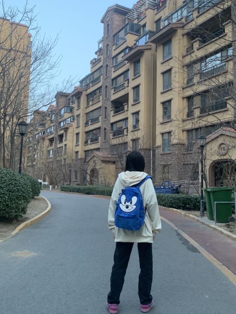 忧郁霸道女总裁-河北省·保定市·保定白沟新城-快手-本人喜欢拍照可以接自己喜欢的单,身高169体重98斤,接种草,开箱,买家秀