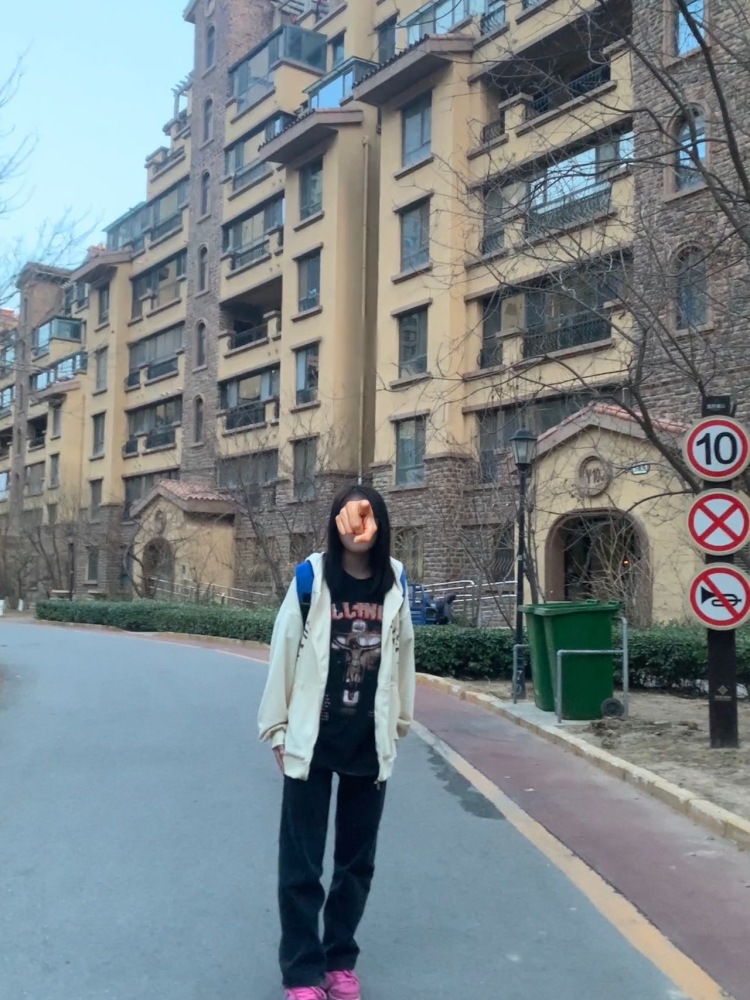 忧郁霸道女总裁-河北省·保定市·保定白沟新城-快手-本人喜欢拍照可以接自己喜欢的单,身高169体重98斤,接种草,开箱,买家秀