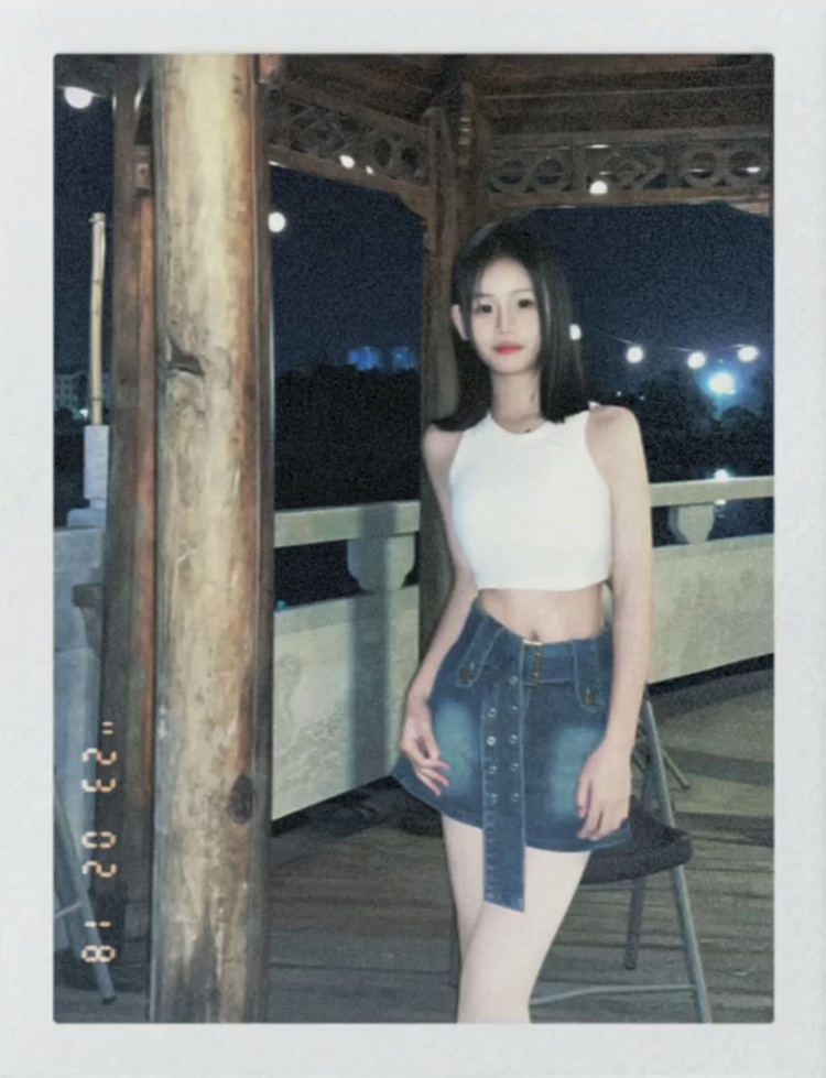 杨咩咩-广东省·湛江市·廉江市--年龄15。会穿搭会拍照会p图。身高160。体重44kg。接寄拍送拍
