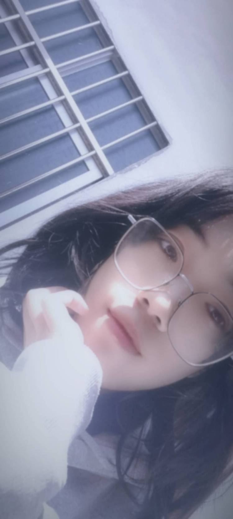 呆呆-江西省·南昌市·红谷滩区-抖音-喜欢摄影，个人身形比较瘦，手指纤长，想接饰品方面的网拍，有过一定经验，不太会化妆，常常以素颜出镜，个人认为皮肤质量还行