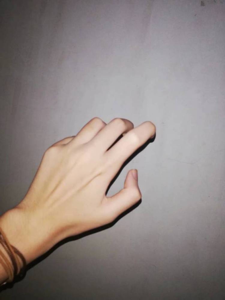 呆呆-江西省·南昌市·红谷滩区-抖音-喜欢摄影，个人身形比较瘦，手指纤长，想接饰品方面的网拍，有过一定经验，不太会化妆，常常以素颜出镜，个人认为皮肤质量还行