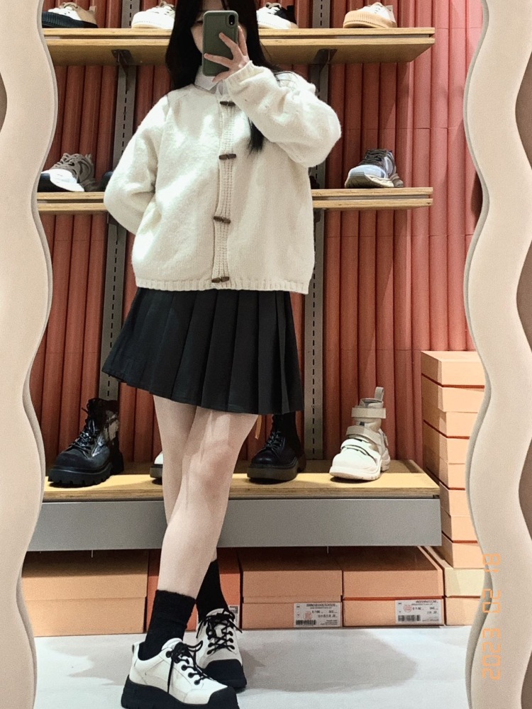 小瓜-浙江省·杭州市·钱塘区-梅菜婆婆-爱好就是超级喜欢拍照哦,目前是玛速主义线下店铺店员,每天都会拍一些店铺新款上身图