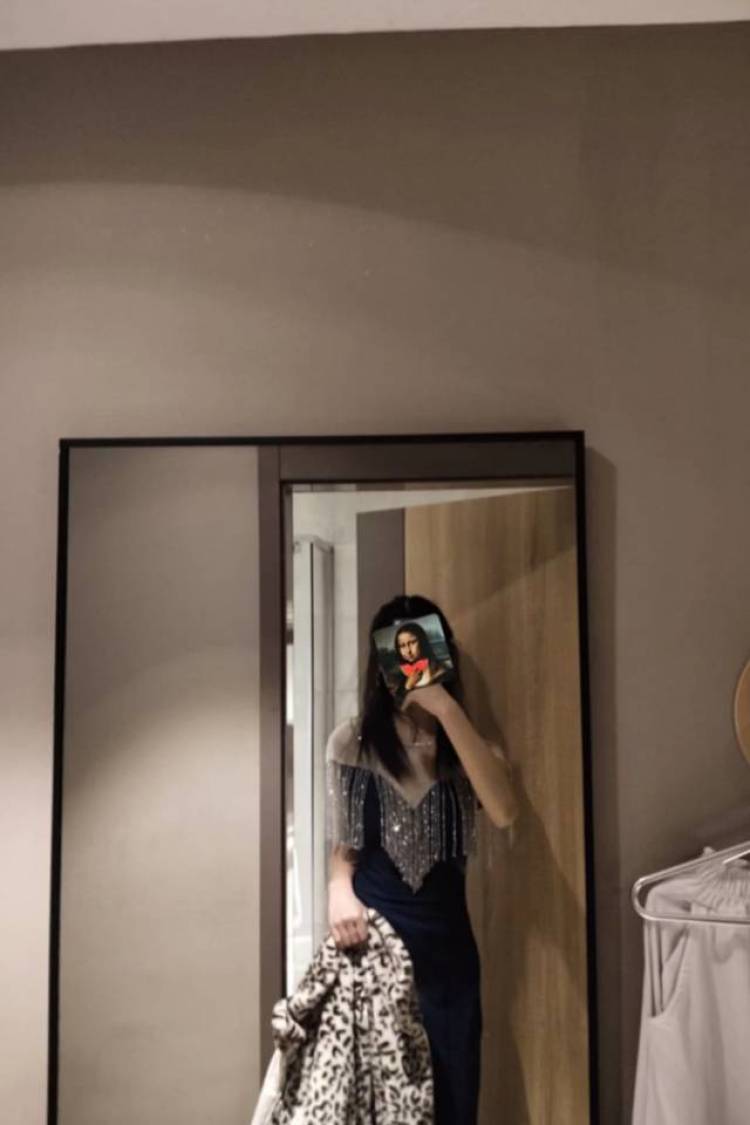 港城宝藏女孩-贵州省·贵阳市·观山湖区--个人爱好唱唱歌，可以做买家秀，衣服，饰品寄拍，免费试用，有意的联系我哦！