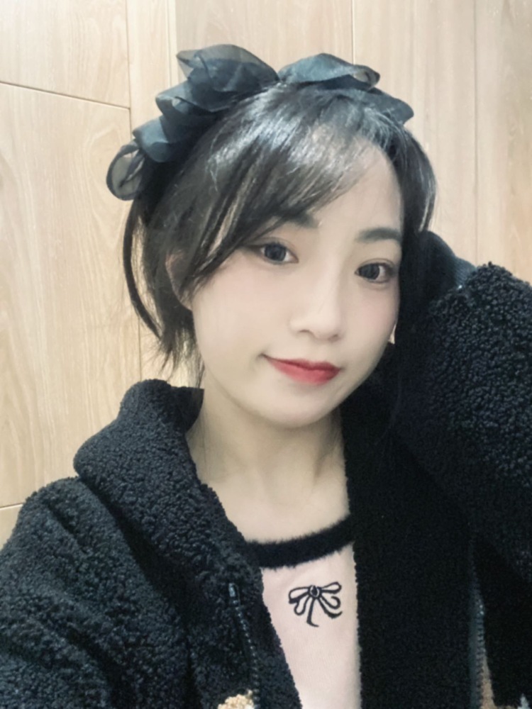 满满-浙江省·杭州市·西湖区--可以做买家秀，喜欢拍照也能尝试平面模特兼职，接寄拍，人好，能尽量满足要求。