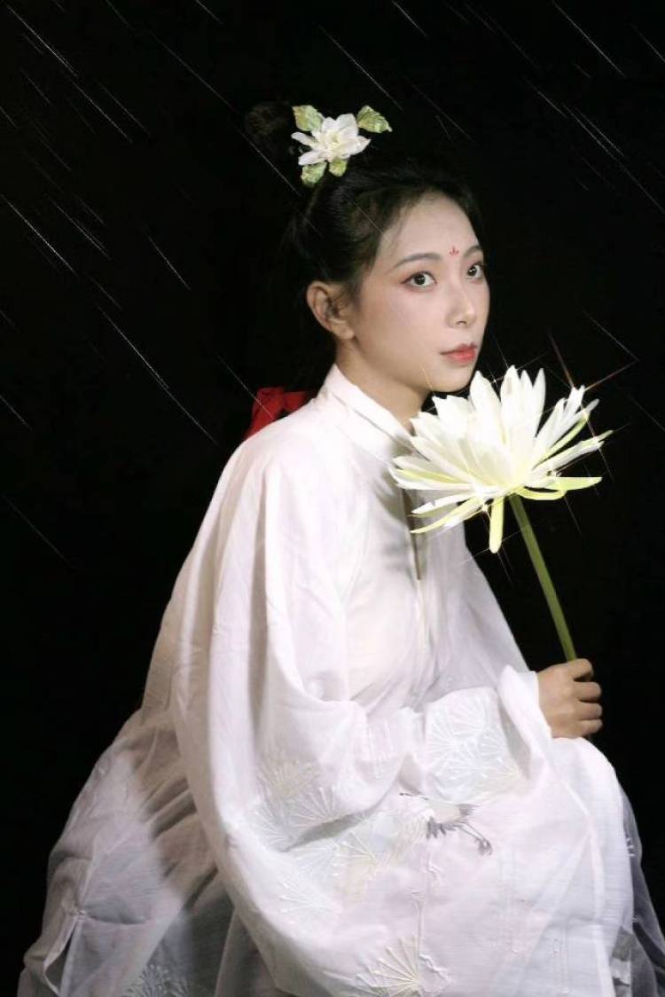 Versatile-山东省·泰安市·泰山区--品牌代言，种草，买家秀，合作。有相机📷 可以完成自行拍摄。质感好，会修图
身高170 身材好36D。不接内衣之类的。