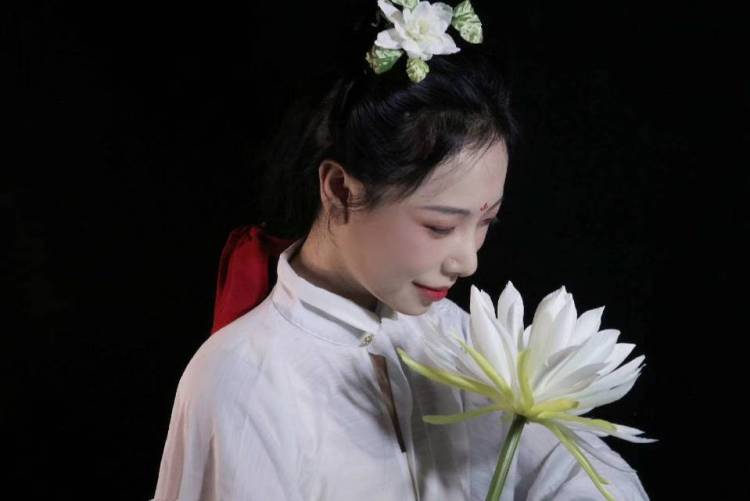 Versatile-山东省·泰安市·泰山区--品牌代言，种草，买家秀，合作。有相机📷 可以完成自行拍摄。质感好，会修图
身高170 身材好36D。不接内衣之类的。