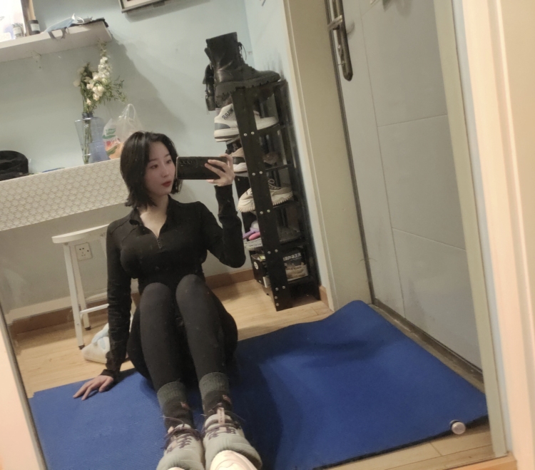 🐯~🐰-四川省·成都市·青羊区-某红薯-我是素人,想接寄拍,好物分享,情侣装,本人身高173,体重57公斤,平时穿衣风格是性感,显身材的衣服,经常健身。