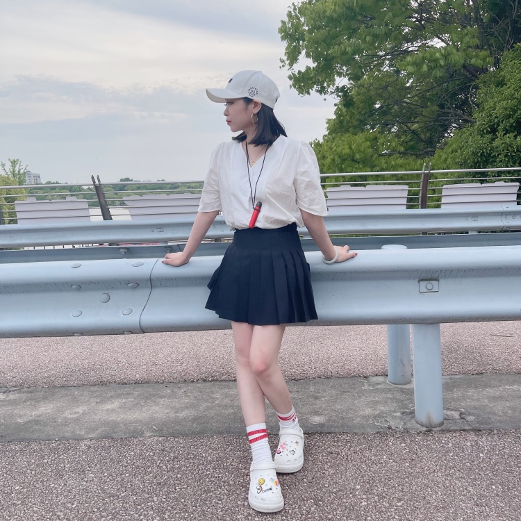 嘿脸儿-浙江省·宁波市·鄞州区-抖音 某红薯 微博-我比较适合自拍,所以可以接一些彩妆护肤,衣服等的拍摄,没有技巧,自己很爱给自己拍照p图,都可以操作一下。