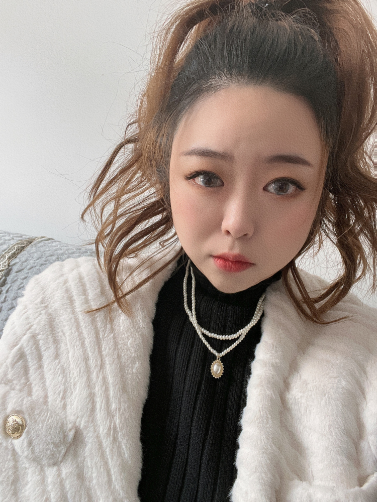 嘿脸儿-浙江省·宁波市·鄞州区-抖音 某红薯 微博-我比较适合自拍,所以可以接一些彩妆护肤,衣服等的拍摄,没有技巧,自己很爱给自己拍照p图,都可以操作一下。