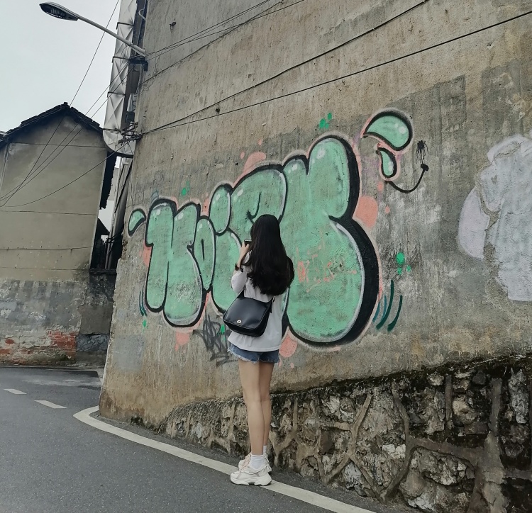 Hu-湖南省·郴州市·桂东县--身高166,体重98,可以接寄送拍,买家秀等等。以下照片是日常拍摄的。